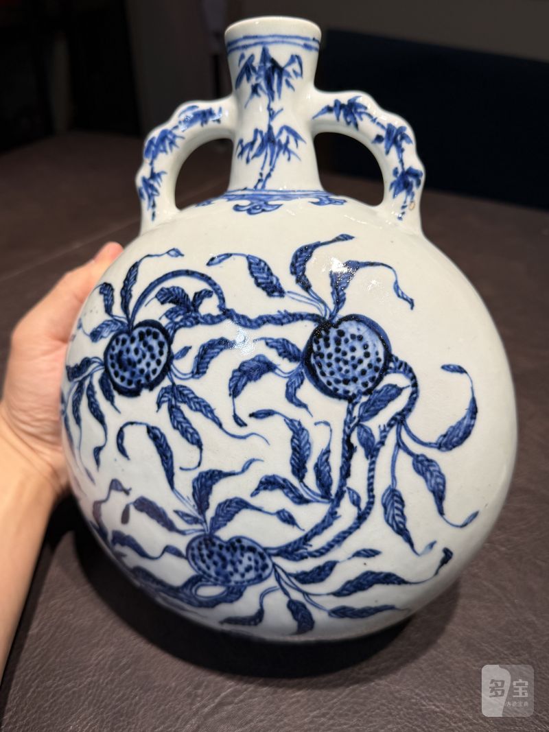 清雍正 青花折枝瑞果纹抱月瓶 - 图7
